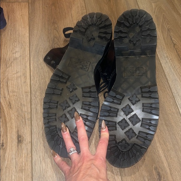 DR. MARTENS HADLEY ALL BLACK 8-Tie PEBBLED LEATHER BOOTS Men’s NWOB - Picture 4 of 13